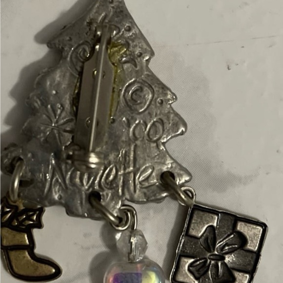 Nanette Christmas Tree Charm Brooch Enamel Silver Tone Dangle Signed - Picture 4 of 4